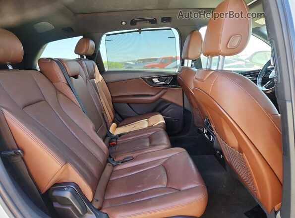 WA1VAAF78JD017985 2018 AUDI Q7 White Rear interior view