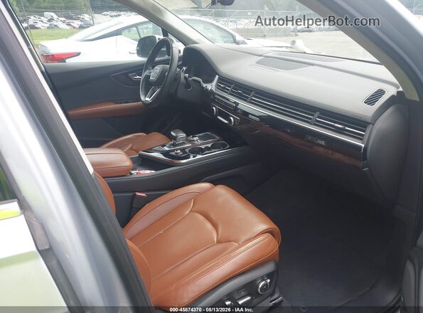 WA1VAAF78JD051702 2018 AUDI Q7 Silver Front interior view