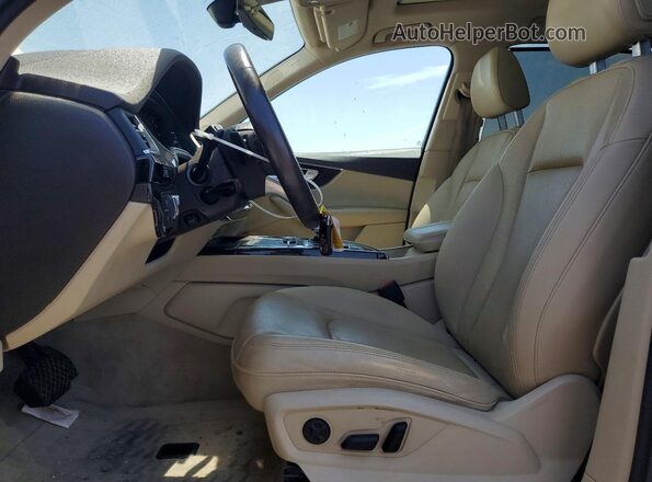 WA1VAAF79HD041867 2017 AUDI Q7 White Front interior view