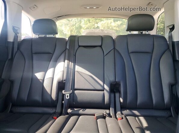 WA1VAAF79JD027988 2018 AUDI Q7 Charcoal Rear seats view
