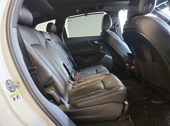 WA1VAAF7XHD006707 2017 AUDI Q7 White Սալոնի հետևի տեսք