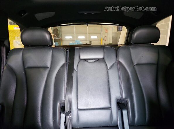 WA1VAAF7XHD006707 2017 AUDI Q7 White Հետևի նստատեղերի տեսք
