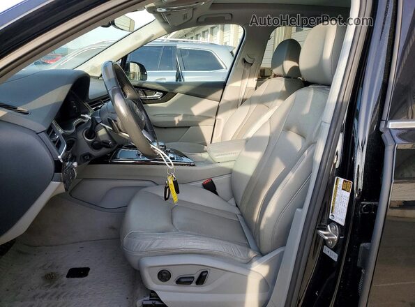 WA1VAAF7XHD030375 2017 AUDI Q7 Black Front interior view