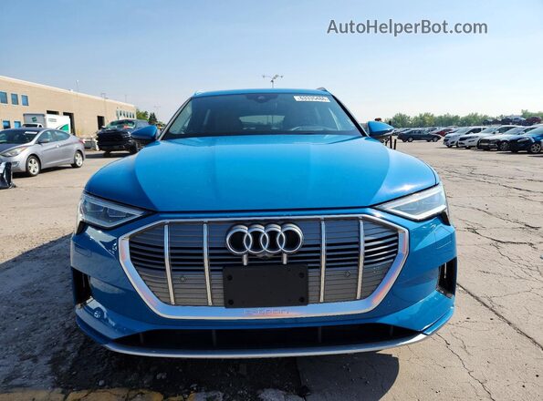WA1VAAGE2KB021167 2019 AUDI E-TRON Бирюзовый Вид спереди