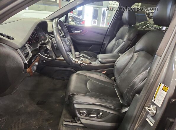 WA1VABF72JD009581 2018 AUDI Q7 Gray Front interior view