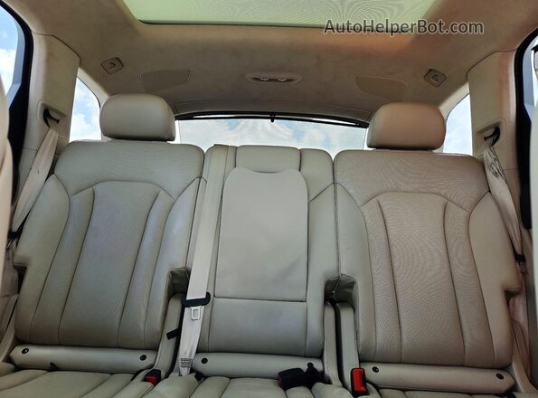 WA1VABF77HD044692 2017 AUDI Q7 White Rear seats view