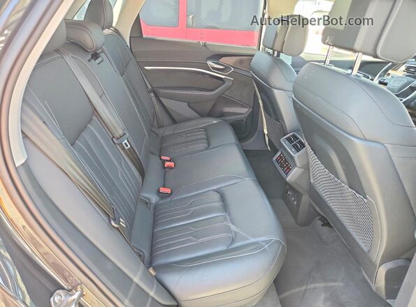 WA1VABGE3KB022561 2019 AUDI E-TRON Серый Вид задней части салона
