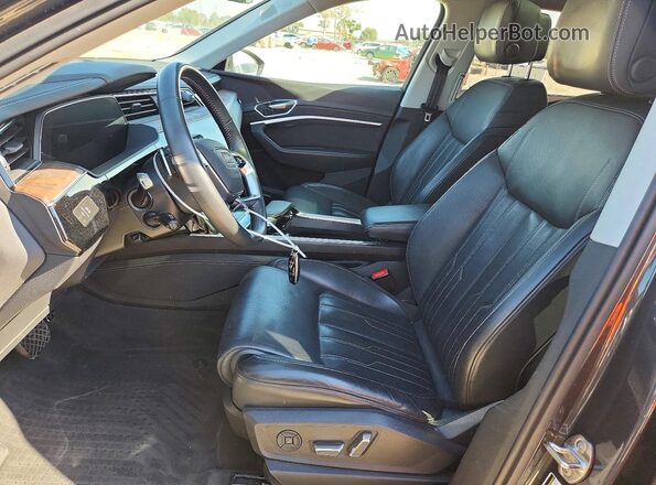 WA1VABGE3KB022561 2019 AUDI E-TRON Серый Вид салона спереди