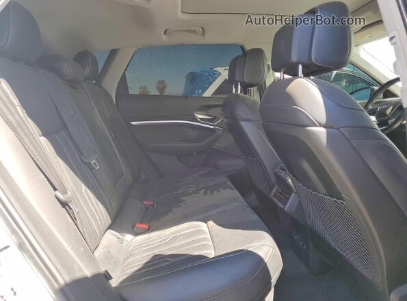 WA1VABGE5KB014672 2019 AUDI E-TRON White უკანა სალონის ხედი