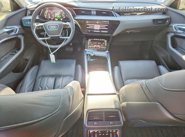 WA1VABGEXMB010720 2021 AUDI E-TRON Silver Առջևի վահանակի տեսք