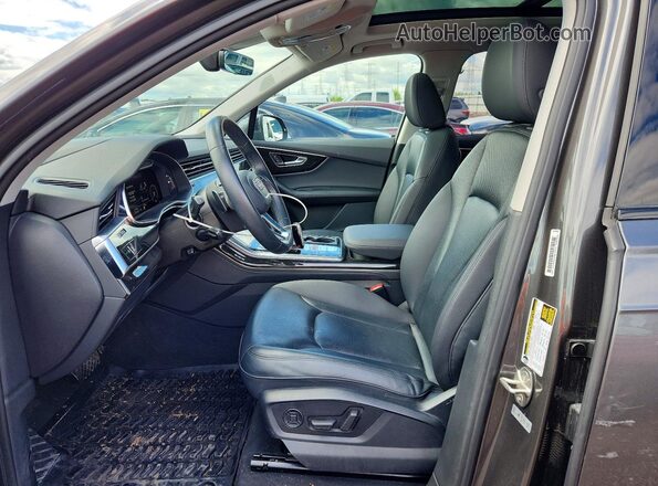 WA1VXAF79MD020381 2021 AUDI Q7 Gray Vista interior delantera