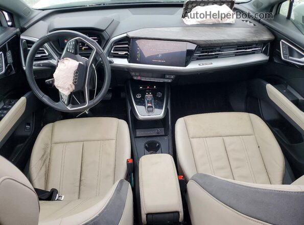 WA1W2BFZ4NP052729 2022 AUDI Q4 White Widok deski rozdzielczej