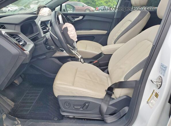 WA1W2BFZ4NP052729 2022 AUDI Q4 White Widok wnętrza z przodu