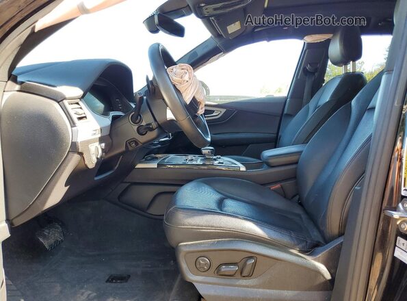 WA1WAAF76JD034966 2018 AUDI Q7 Black Front interior view