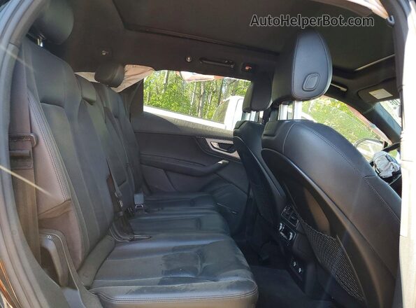 WA1WAAF76JD034966 2018 AUDI Q7 Black Rear interior view