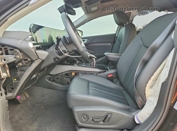 WAU1BCFU7SN062671 2025 AUDI A5 Black წინა სალონის ხედი