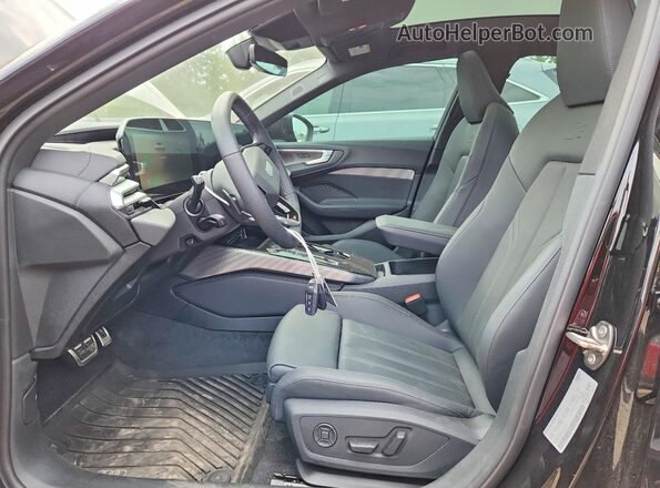 WAU5BCFUXSN076632 2025 AUDI A5 Черный Вид салона спереди