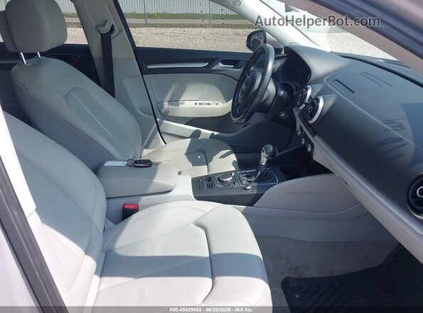 WAUA7HFF5G1101529 2016 AUDI A3 Серебряный Вид салона спереди