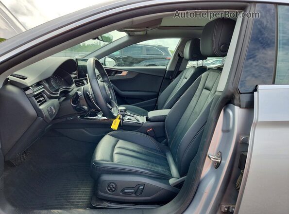 WAUABCF58MA063203 2021 AUDI A5 Серебряный Вид салона спереди
