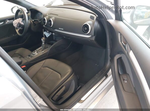 WAUAUGFF3KA097993 2019 AUDI A3 Серебряный Вид салона спереди
