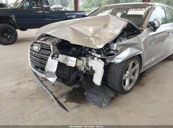 WAUAUGFF3KA097993 2019 AUDI A3 Серебряный Вид спереди