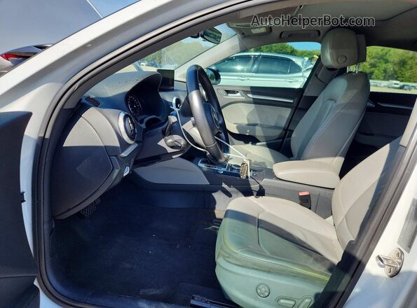 WAUB8GFF5H1033293 2017 AUDI A3 White Вид салону спереду