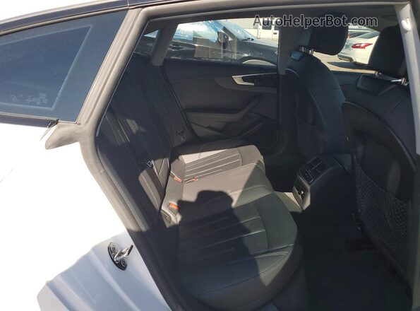 WAUCBCF58NA015906 2022 AUDI A5 White Widok wnętrza z tyłu