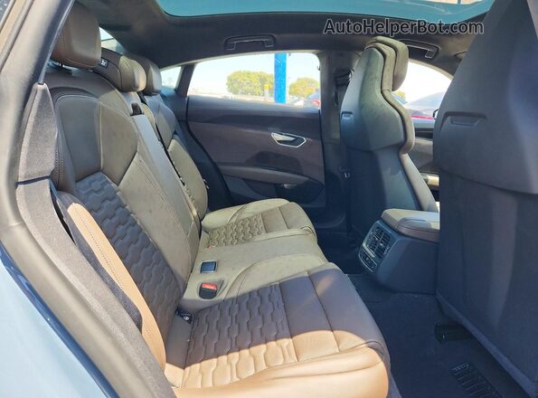WAUEJBFW9R7004561 2024 AUDI E-TRON Blue Հետևի նստատեղերի տեսք