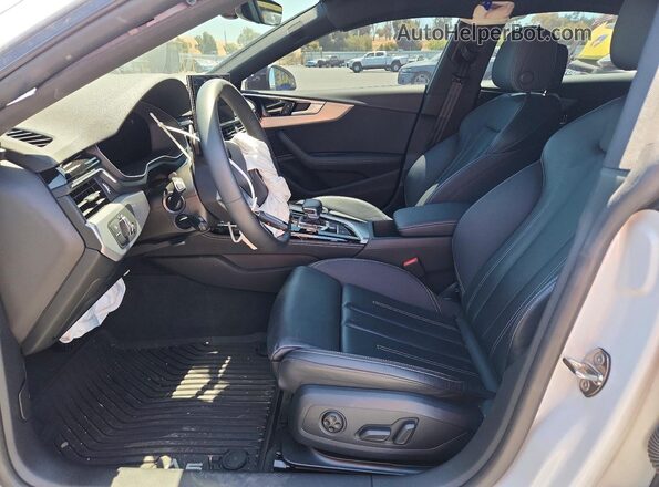 WAUFACF58RA040262 2024 AUDI A5 White Вид салону спереду