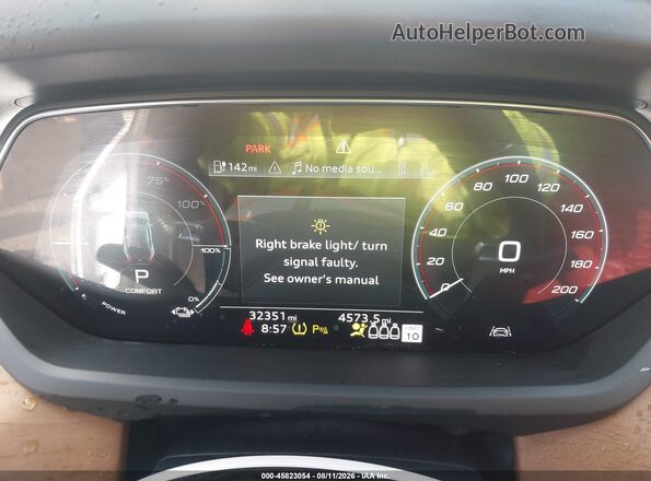 WAUFJBFW4R7002527 2024 AUDI E-TRON Белый Вид задних сидений