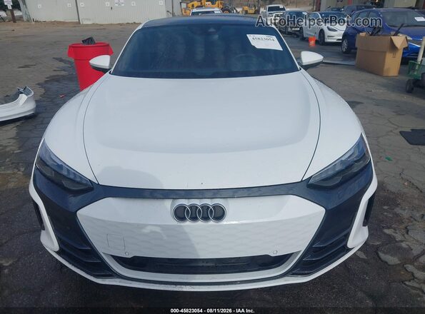 WAUFJBFW4R7002527 2024 AUDI E-TRON Белый Вид задней части салона