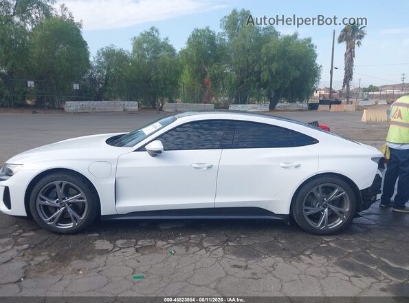 WAUFJBFW4R7002527 2024 AUDI E-TRON Белый 
