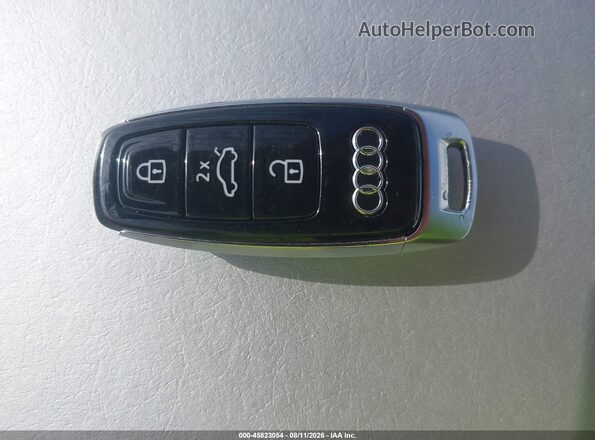 WAUFJBFW4R7002527 2024 AUDI E-TRON Белый Вид панели приборов