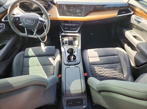 WAUFJBFW6P7005281 2023 AUDI E-TRON Black Առջևի վահանակի տեսք