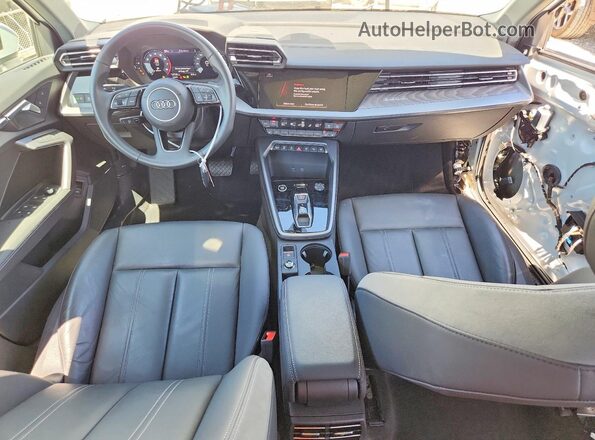 WAUGUDGY3SA052108 2025 AUDI A3 White Vista del salpicadero