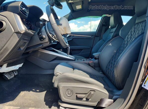 WAUH3DGY0PA048063 2023 AUDI S3 Black Widok wnętrza z przodu