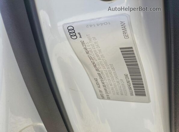 WAULMAF40JN012040 2018 AUDI A4 White Vista del compartimento del motor