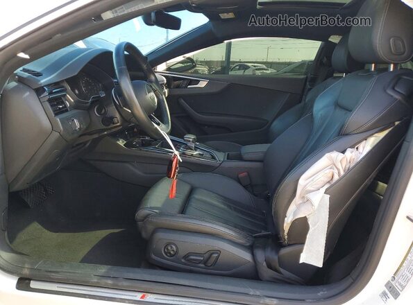 WAUSAAF56NA025837 2022 AUDI A5 White Widok wnętrza z przodu