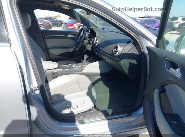 WAUTPBFF9HA043190 2017 AUDI A3 Silver Widok wnętrza z przodu