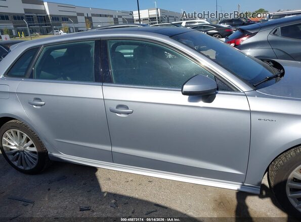 WAUTPBFF9HA043190 2017 AUDI A3 Silver Widok wnętrza z tyłu