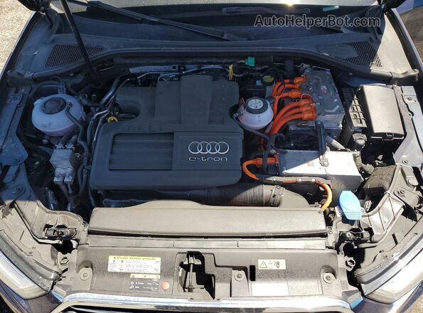 WAUTPBFF9JA096025 2018 AUDI A3 Blue Widok komory silnika