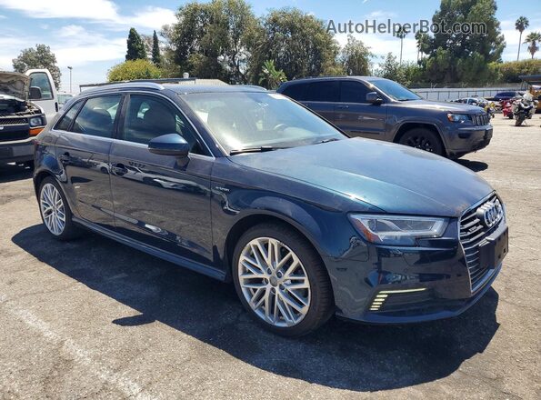 WAUTPBFF9JA096025 2018 AUDI A3 Blue Widok z przodu