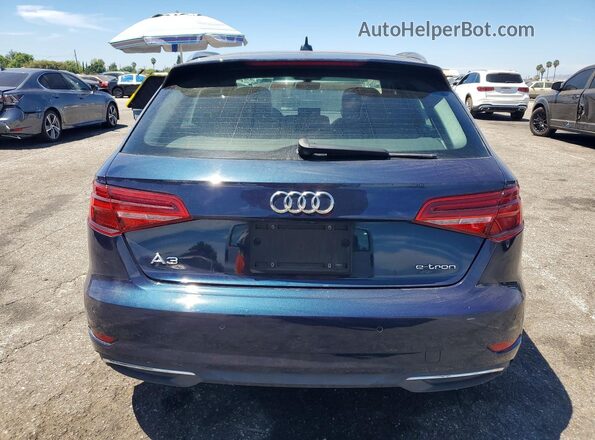 WAUTPBFF9JA096025 2018 AUDI A3 Blue Widok wnętrza z przodu