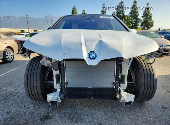 WB523CF00SCT40738 2025 BMW IX White Front view