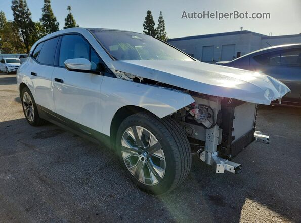 WB523CF00SCT40738 2025 BMW IX White Front right
