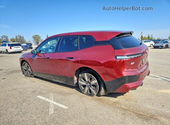 WB523CF03SCS07827 2025 BMW IX Burgundy Задня ліва чверть