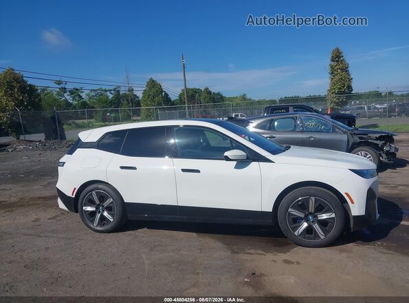WB523CF04PCL86547 2023 BMW IX White Вид задньої частини салону