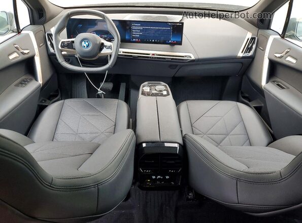 WB523CF04SCT70826 2025 BMW IX Серый Вид панели приборов