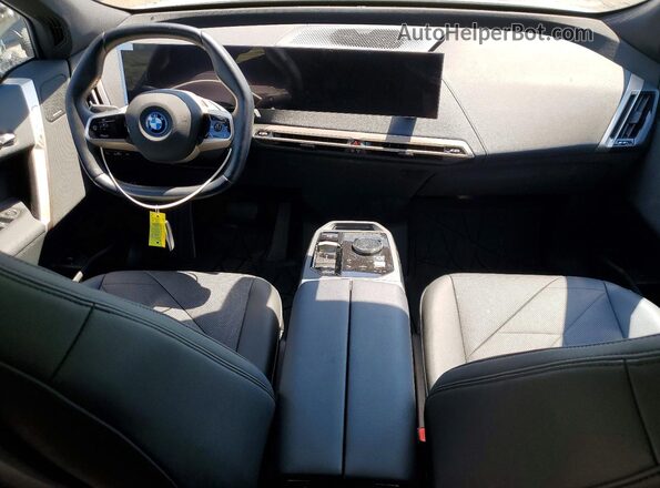 WB523CF06RCP69084 2024 BMW IX White Widok deski rozdzielczej