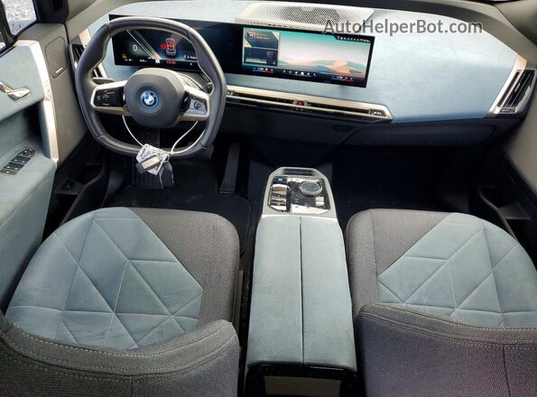 WB523CF07RCP83060 2024 BMW IX Gold წინა პანელის ხედი